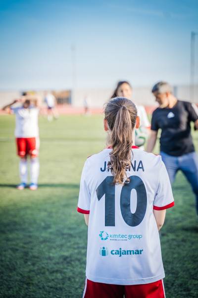 Equipo femenino de fútbol de MAAVi FC gana el Premio Iberdrola SuperA Social